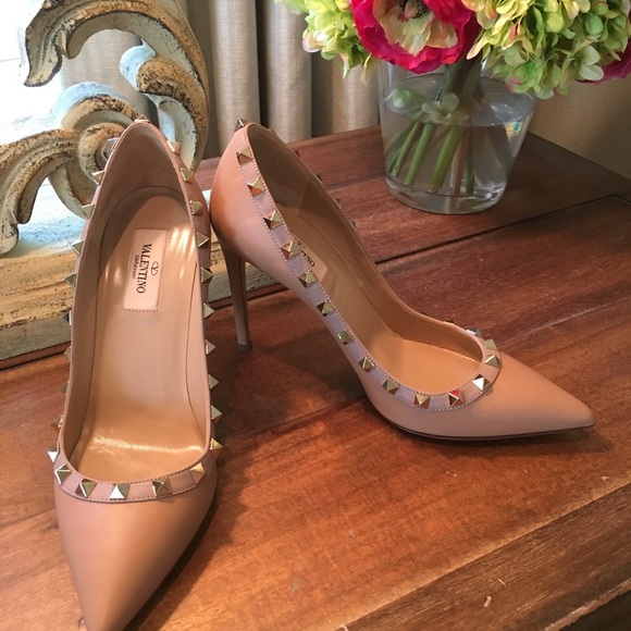Valentino Rockstud Pumps - Picture 4 of 8